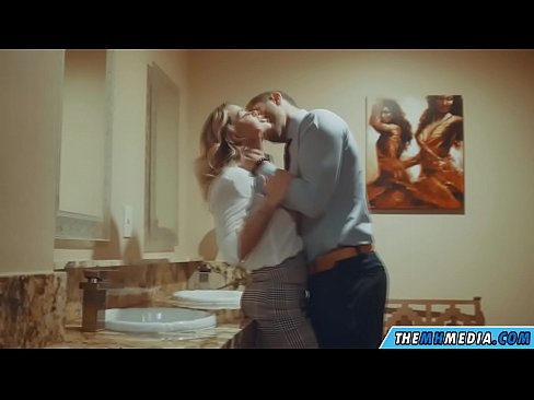 ❤️ Quando una bionda formosa ti seduce in un bagno pubblico Porno fatto in casaal it.quizfarmature.ru ❤️